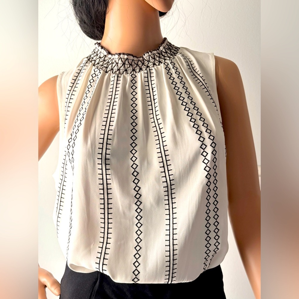 White House Black Market Beige/Black striped embroidered stitch top size 6 - Picture 2 of 9
